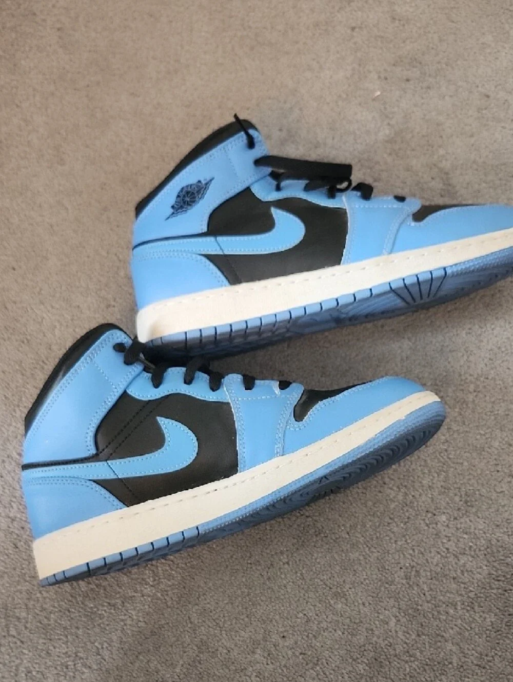 Nike Air Jordan Basketball Shoes in Light Blue and Black - Picture 5 of 7